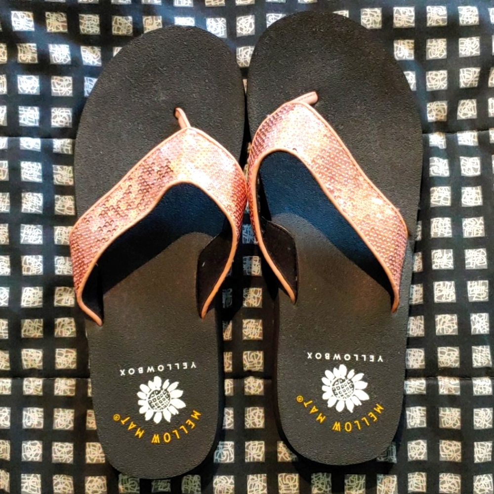 Mellow mat rose sparkly flip flops